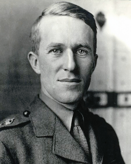 Lawrence in British Army uniform (1918)