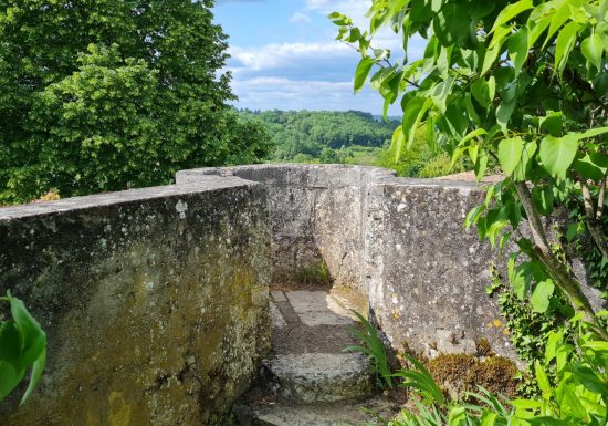 Balade dans le village médiéval de Gensac