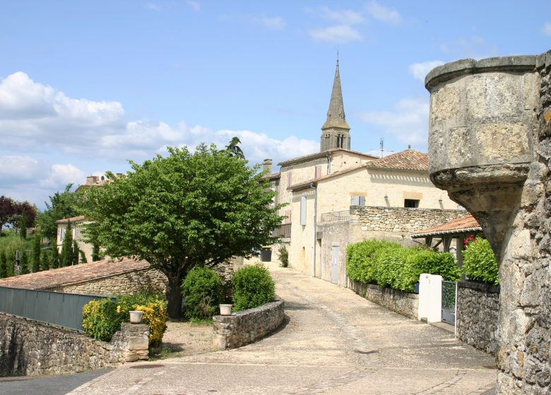 Spazieren Sie durch das mittelalterliche Dorf Gensac