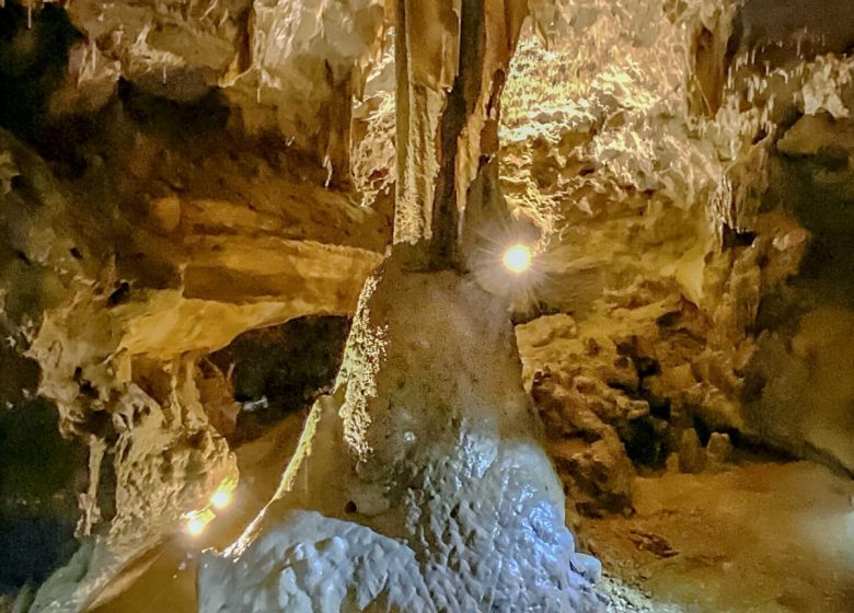 Cueva Celestina